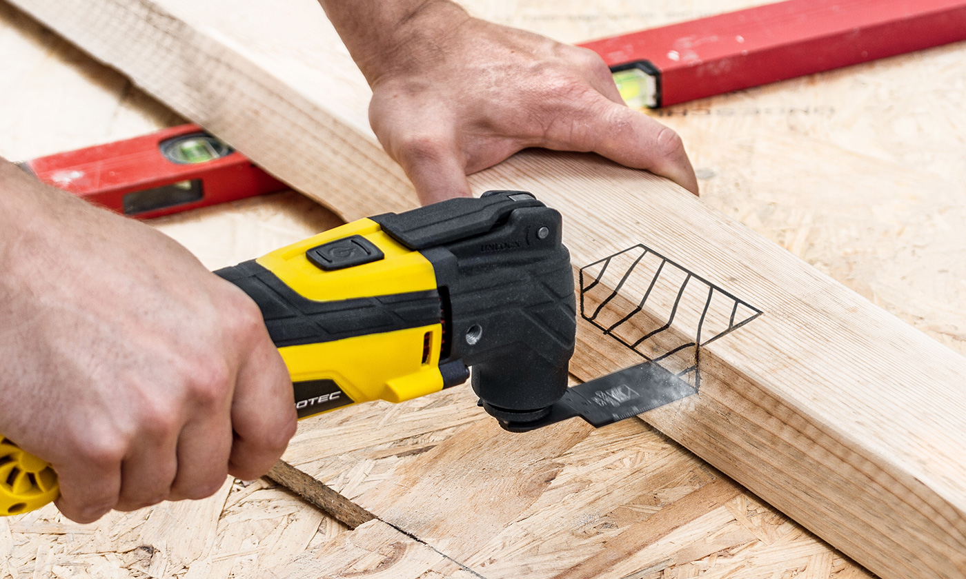 Outils multifonctions : sciage plongeant sur les constructions en bois